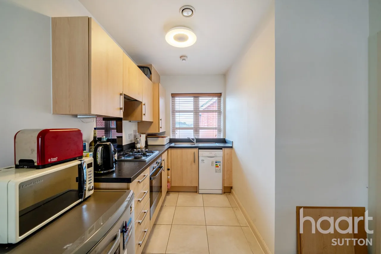 Mitcham, CR4, photo 9