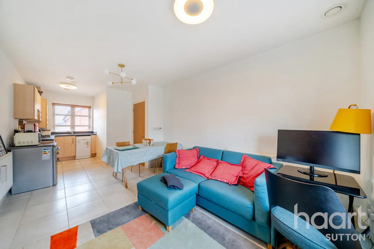Mitcham, CR4, photo 10