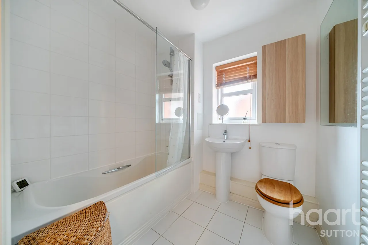 Mitcham, CR4, photo 11