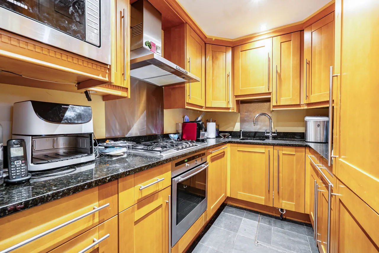 Flat 2, 56 Penywern Road, London, photo 11
