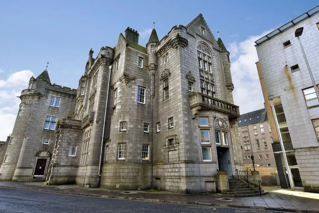 2 bed flat for sale, Crown Street, Aberdeen, AB11