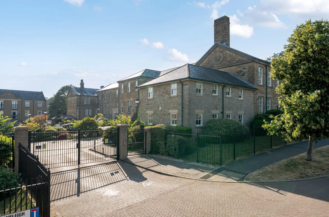 Stoneleigh Court, Shadwell, LS17, photo 21