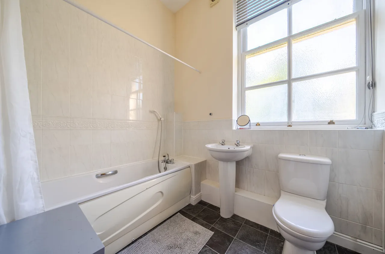 Stoneleigh Court, Shadwell, LS17, photo 14