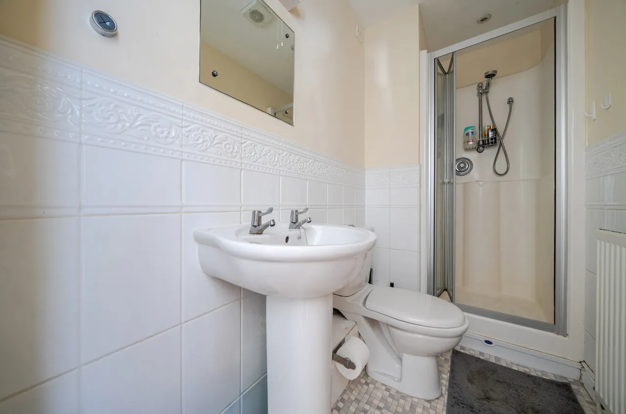 Stoneleigh Court, Shadwell, LS17, photo 11