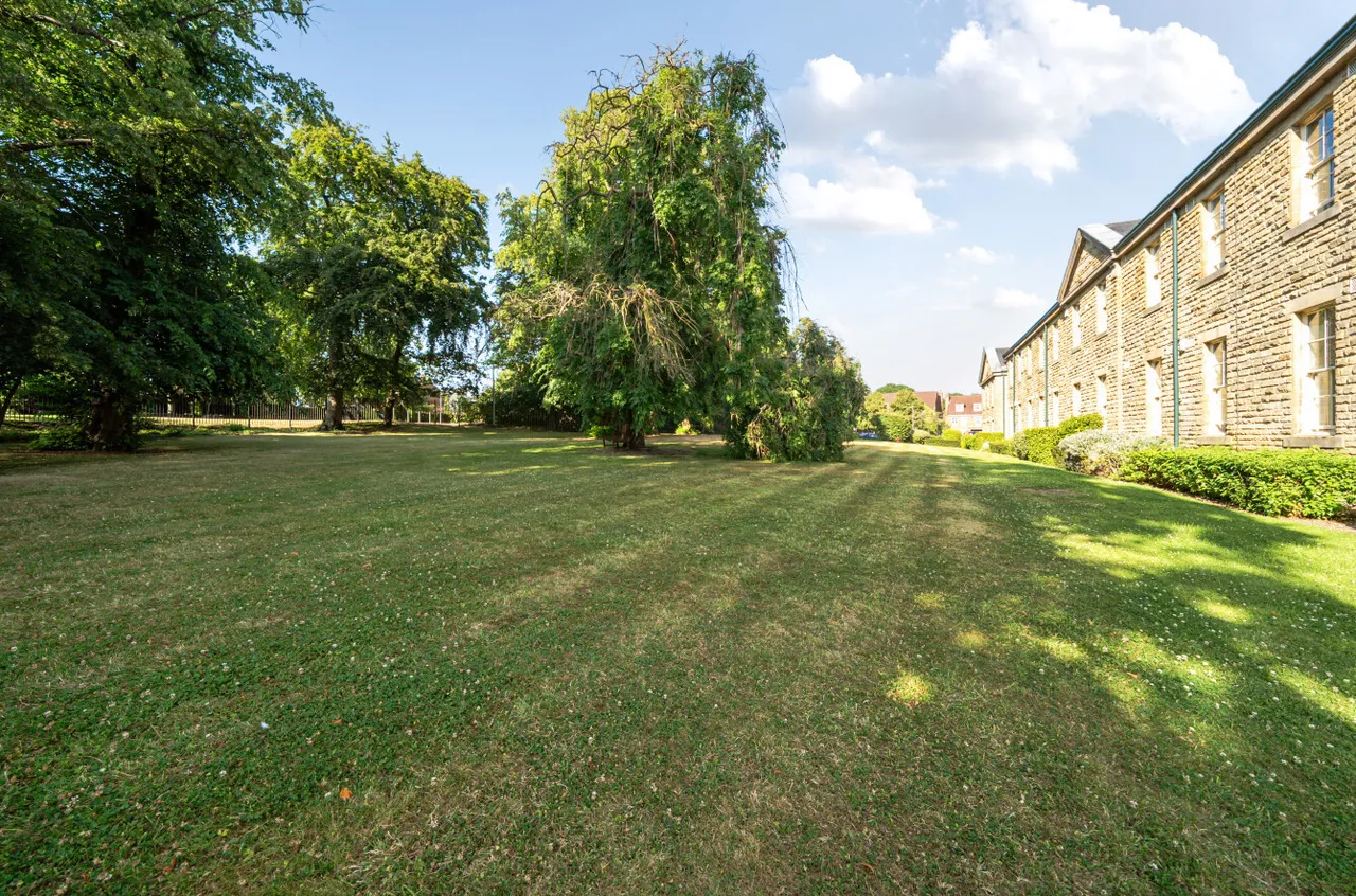 Stoneleigh Court, Shadwell, LS17, photo 18