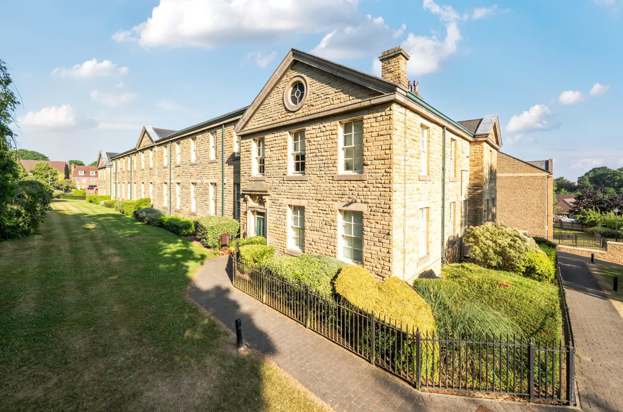Stoneleigh Court, Shadwell, LS17, photo 22