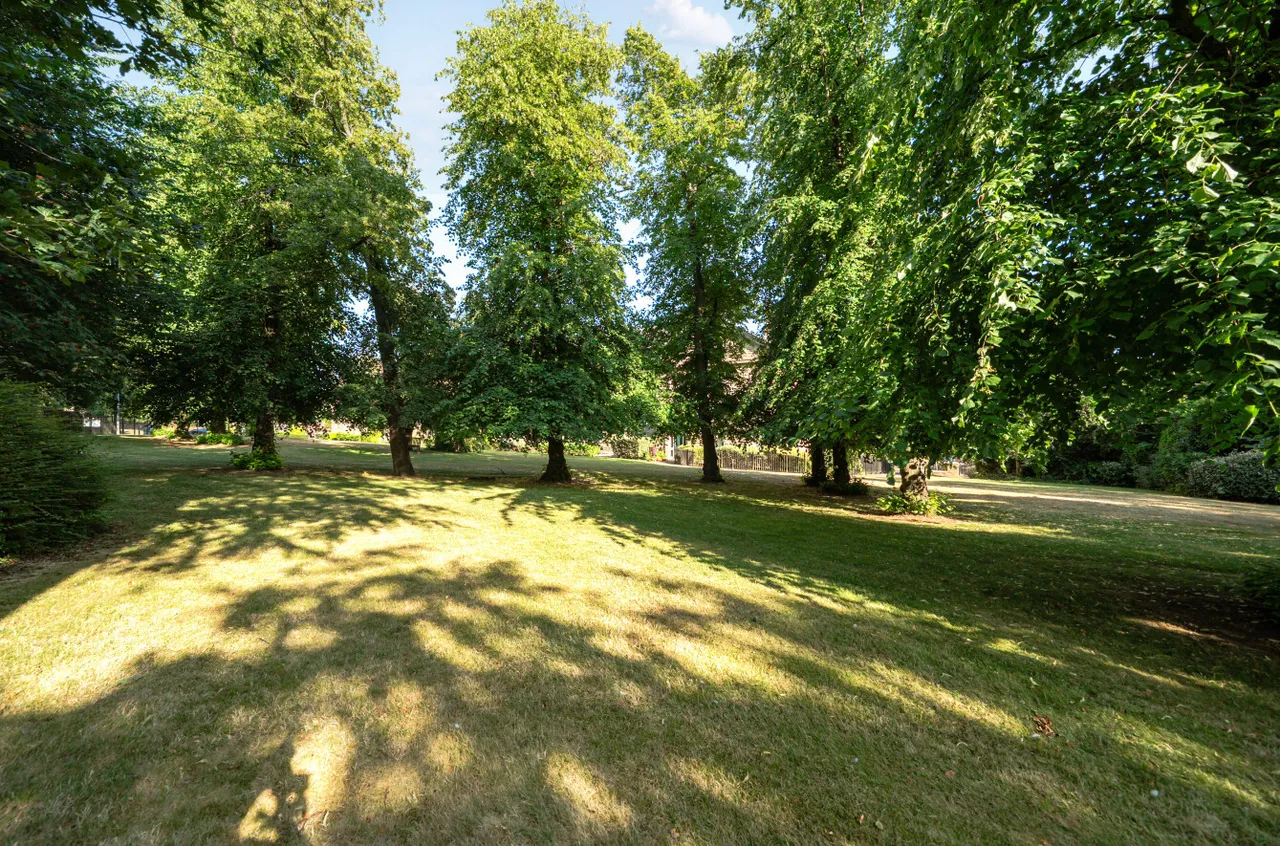 Stoneleigh Court, Shadwell, LS17, photo 16