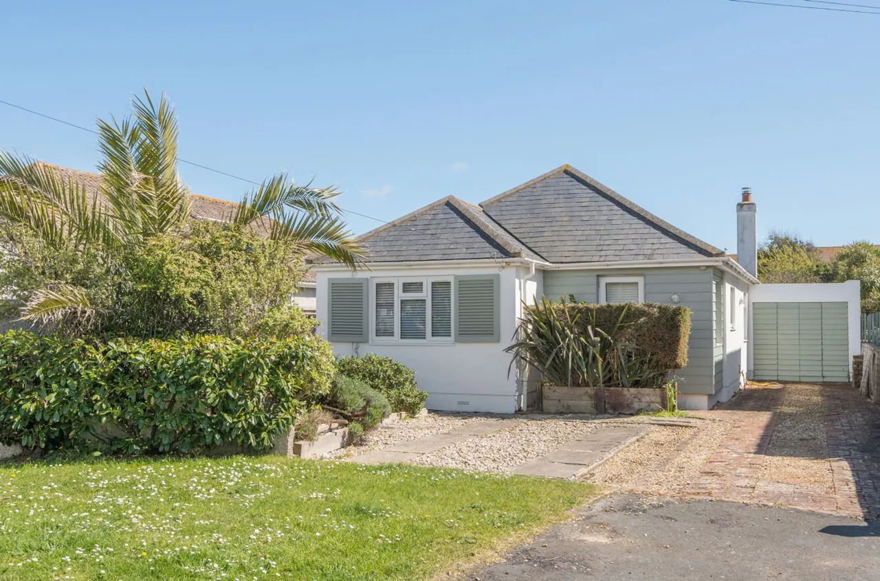 3 bed property for sale, Garden Avenue, Bracklesham Bay, PO20