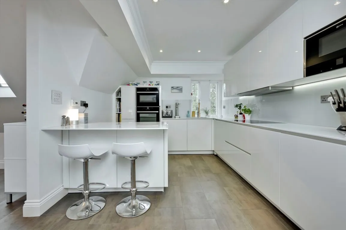 Ockham Lane, Cobham, KT11, photo 3