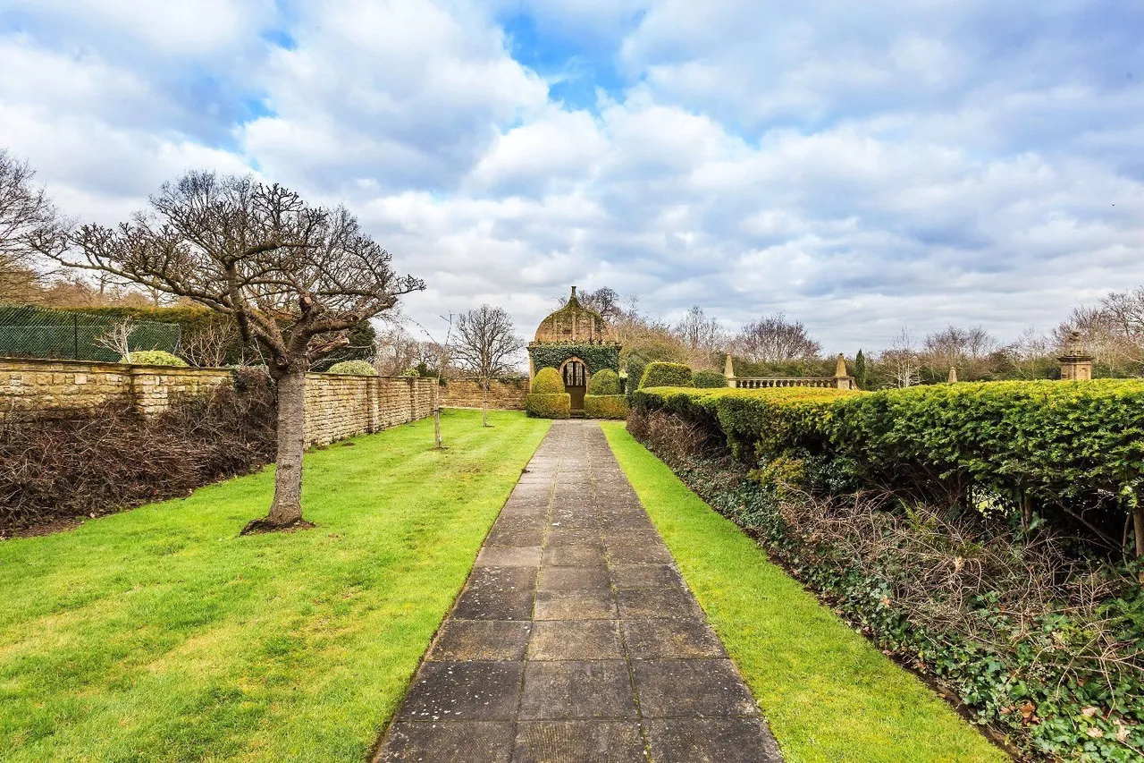 Ockham Lane, Cobham, KT11, photo 49
