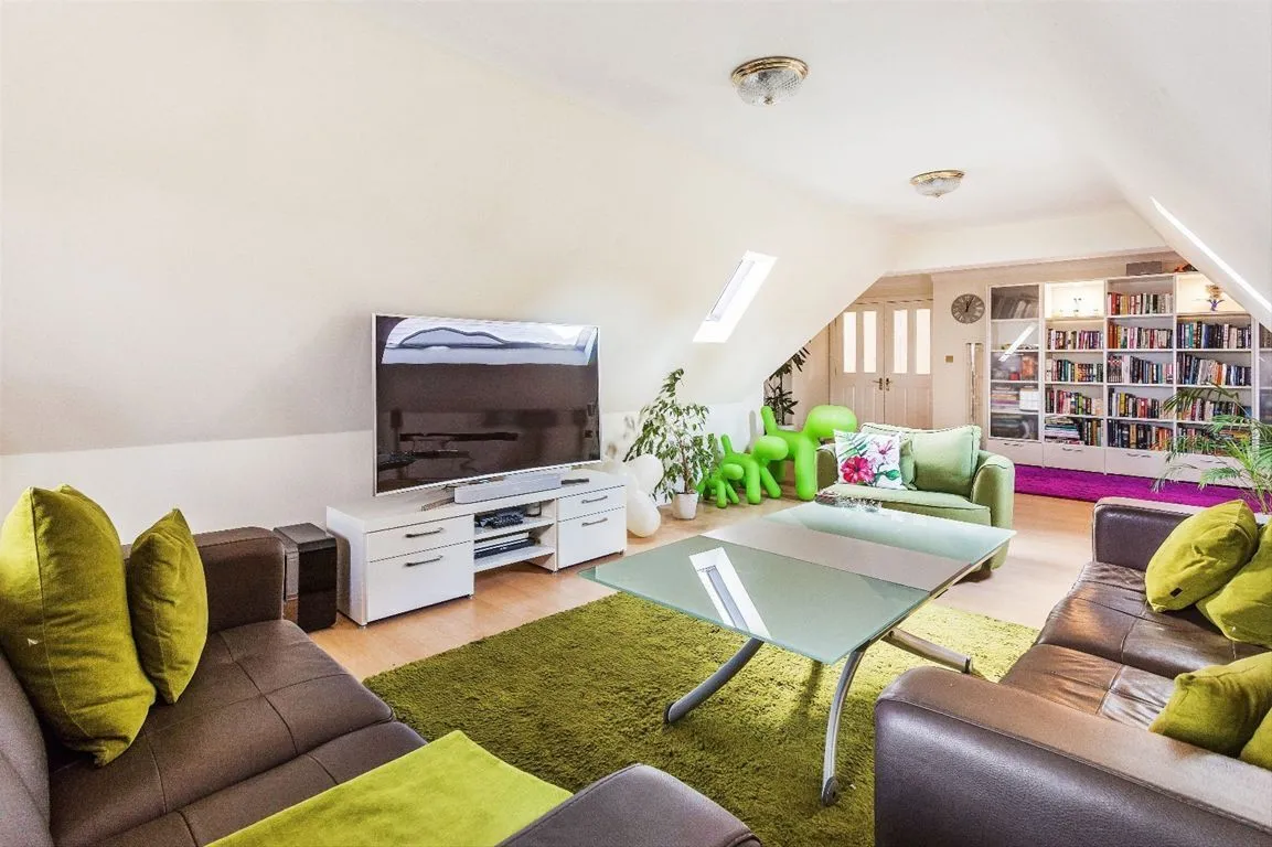 Ockham Lane, Cobham, KT11, photo 2