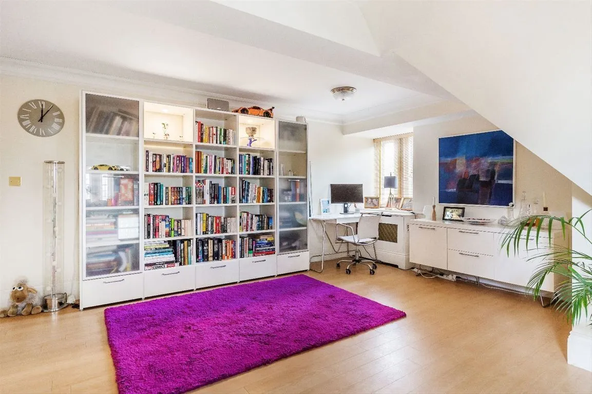 Ockham Lane, Cobham, KT11, photo 5