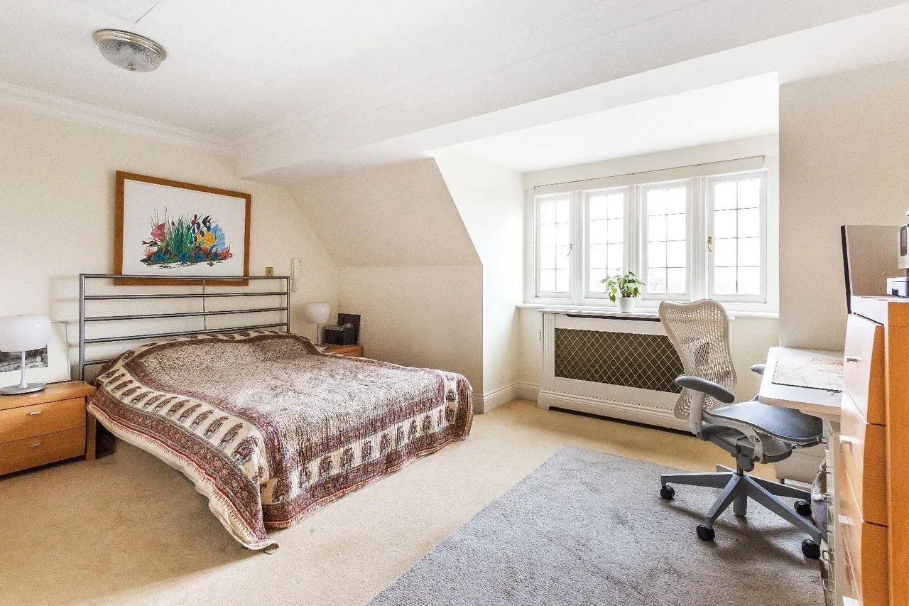 Ockham Lane, Cobham, KT11, photo 31