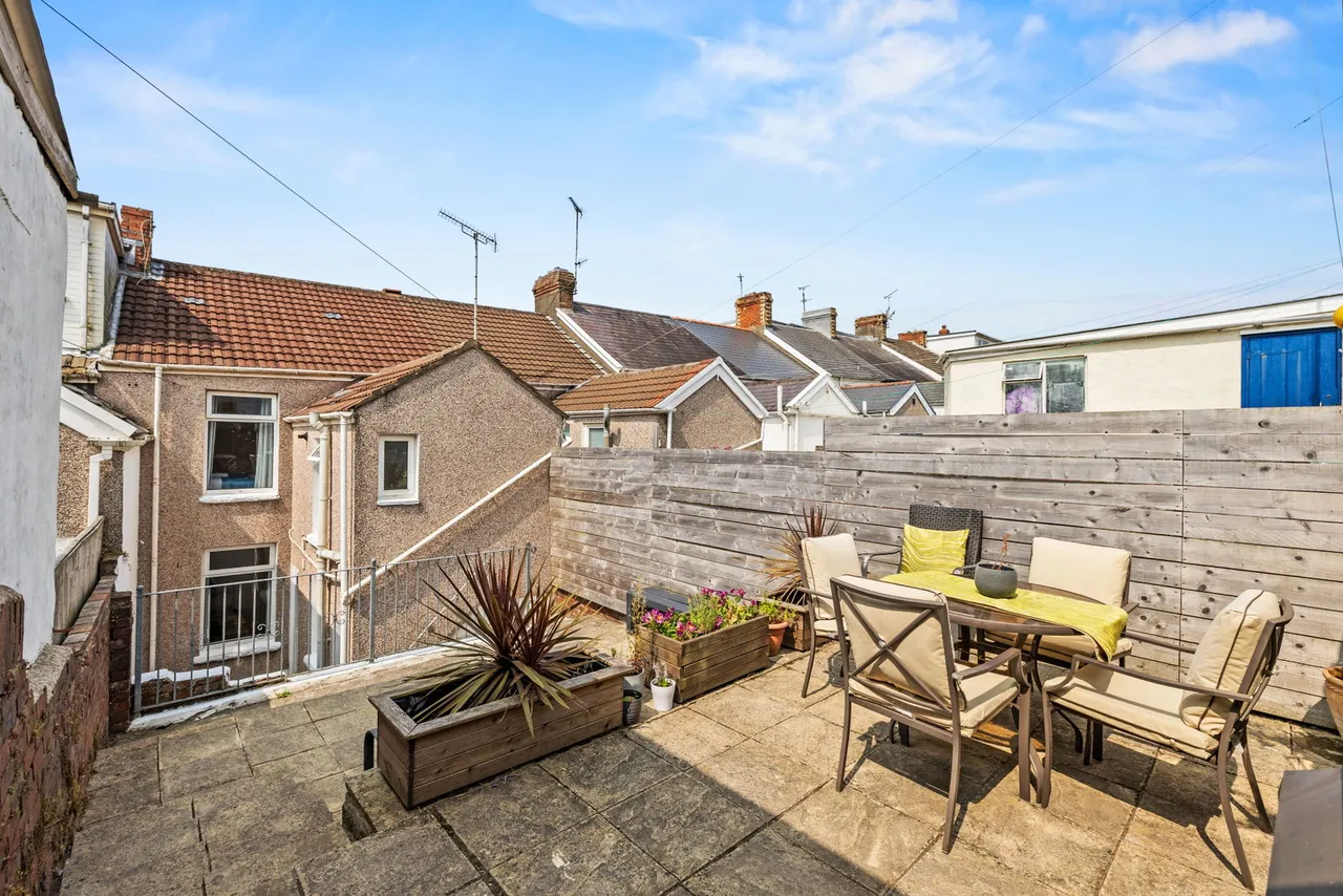 Chesshyre Street, Brynmill, SA2, photo 21