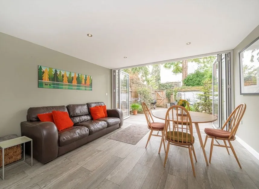 Fairlawns, East Twickenham, TW1, photo 2