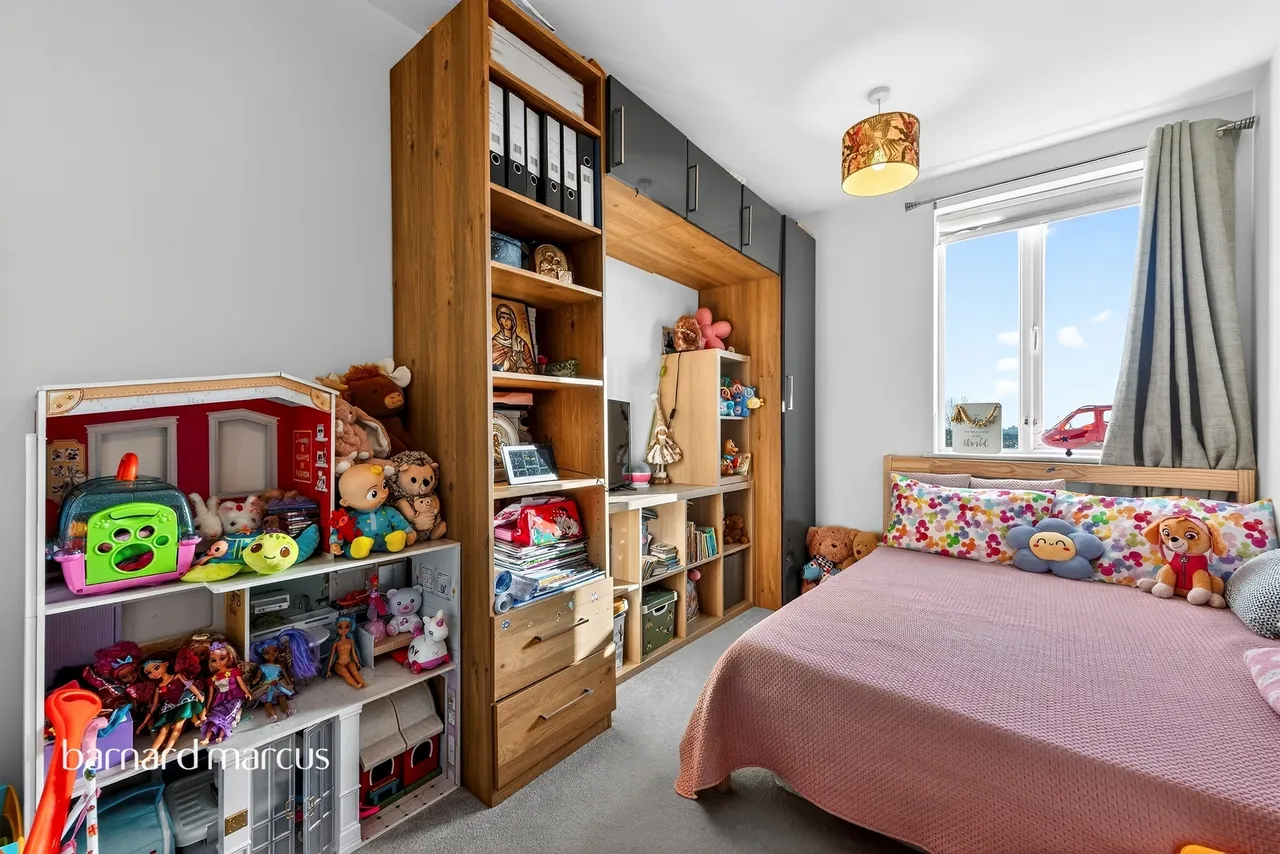 High Street, Feltham, TW13, photo 8