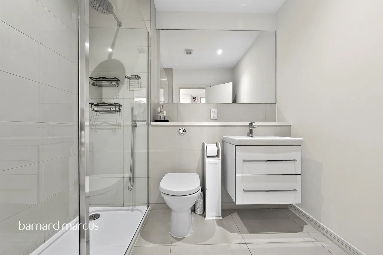 High Street, Feltham, TW13, photo 9