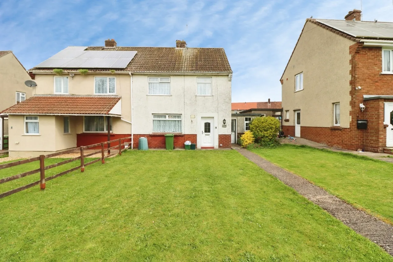 3 bed house for sale — Valley Road, Mangotsfield, Bristol, BS16