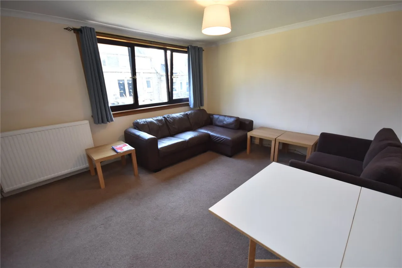 3 bed flat to rent, Kintore Place, Rosemount, AB25