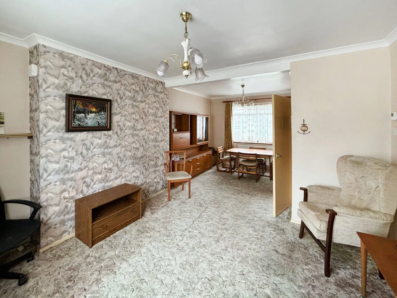 Hatch Gardens, Tadworth, KT20 5LE, photo 2