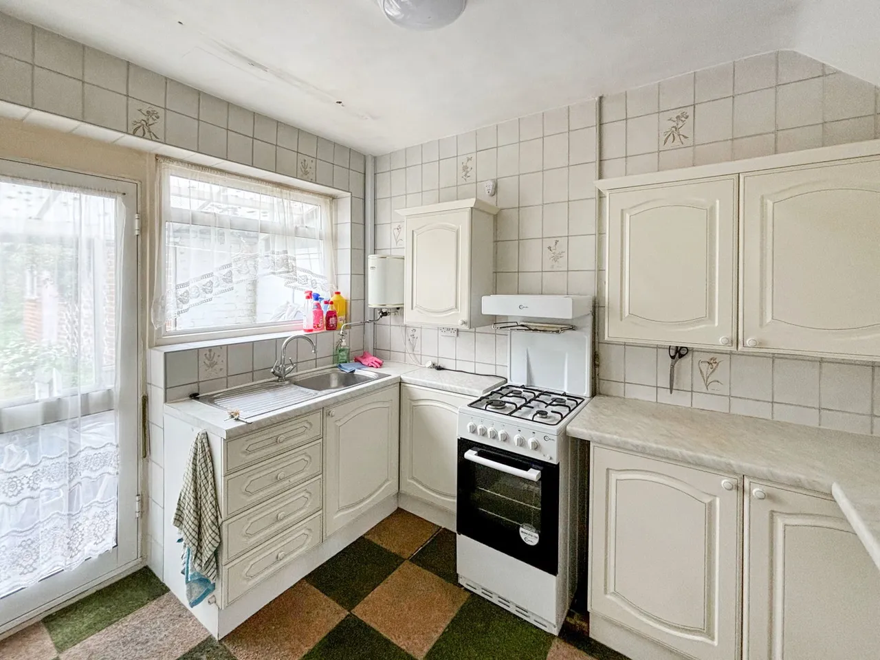 Hatch Gardens, Tadworth, KT20 5LE, photo 4