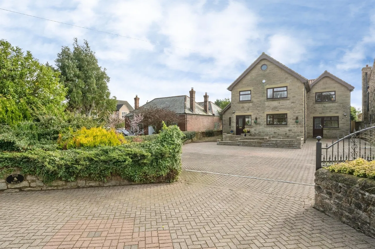 4 bed house for sale — Holywell Lane, Braithwell, Rotherham