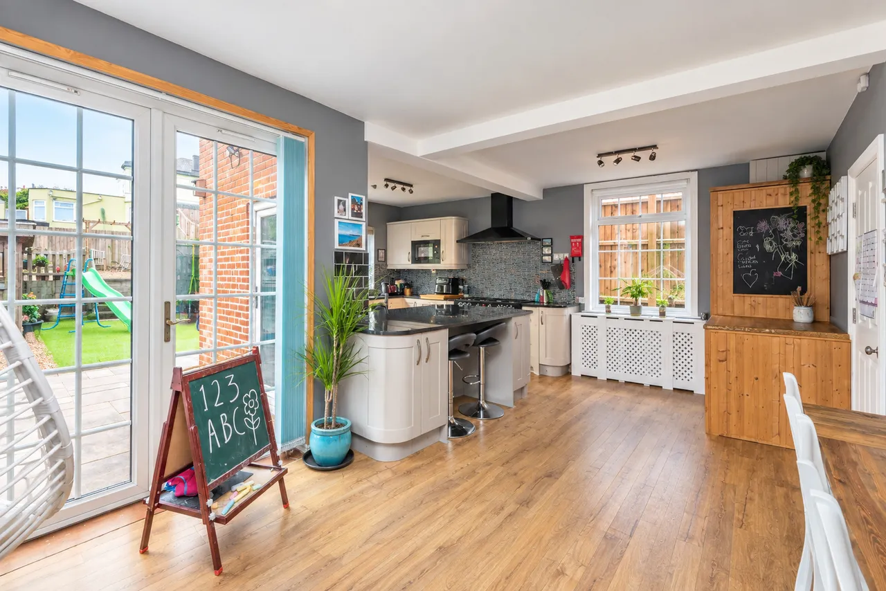 Rodwell Avenue, Weymouth, DT4, photo 3