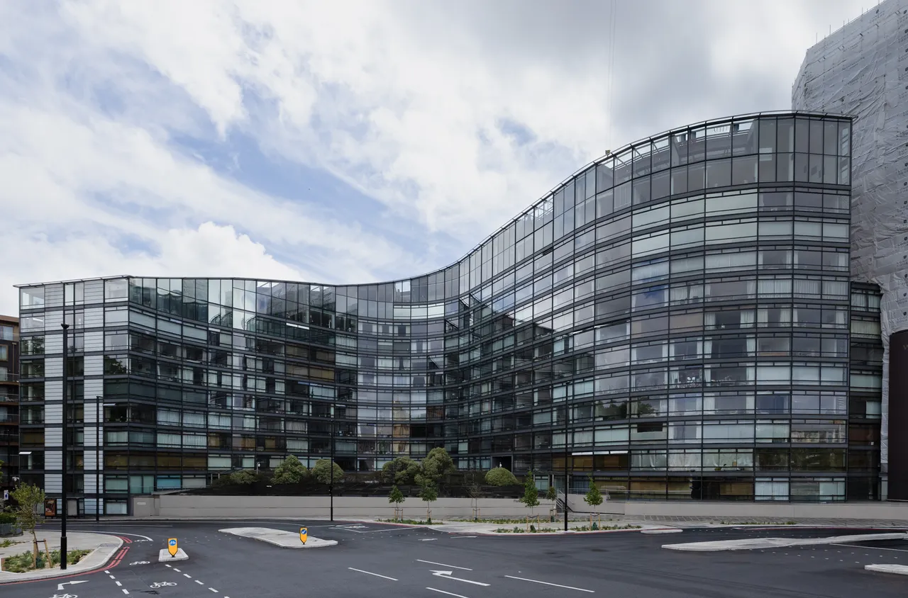 3 bed flat for sale — Lambeth, Parliament View Apartments, Albert Embankment, London