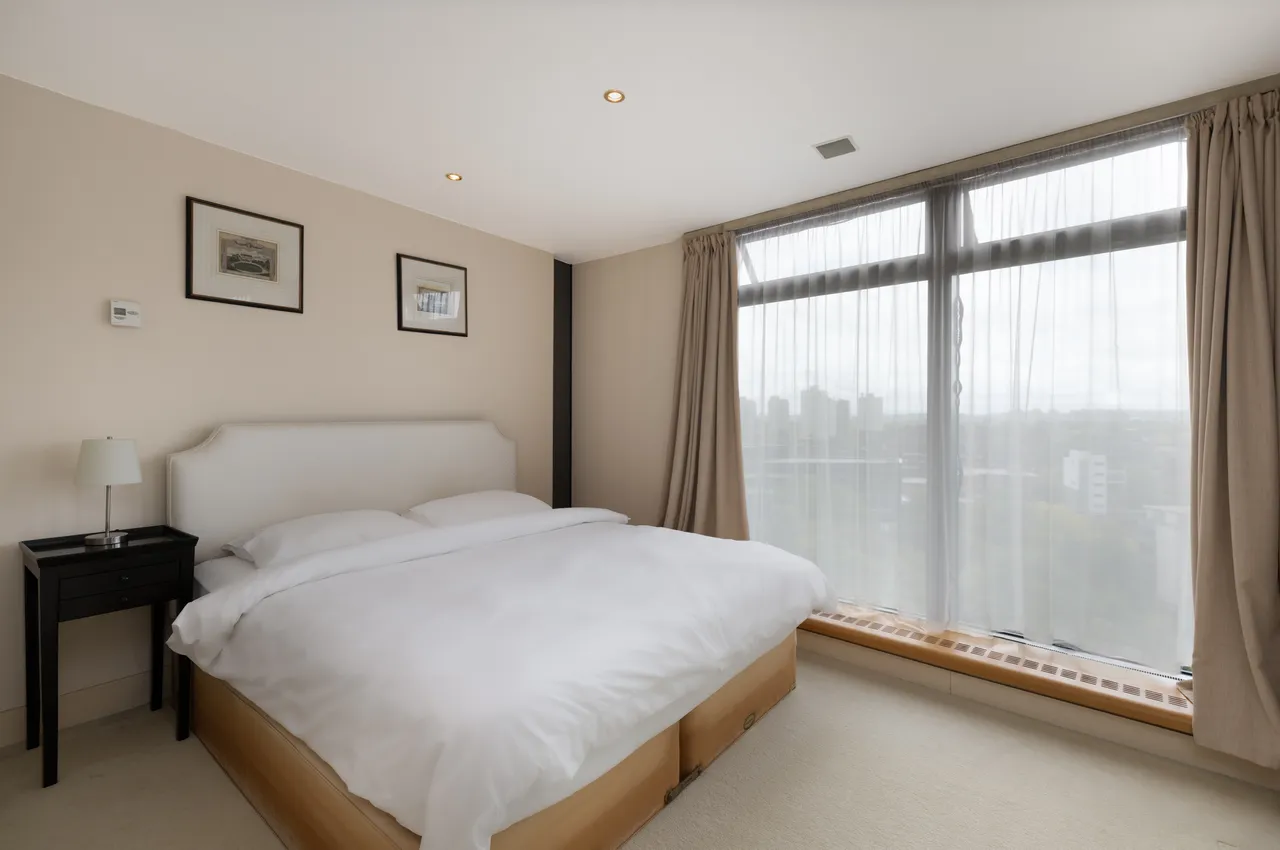 Lambeth, Parliament View Apartments, Albert Embankment, London, photo 5