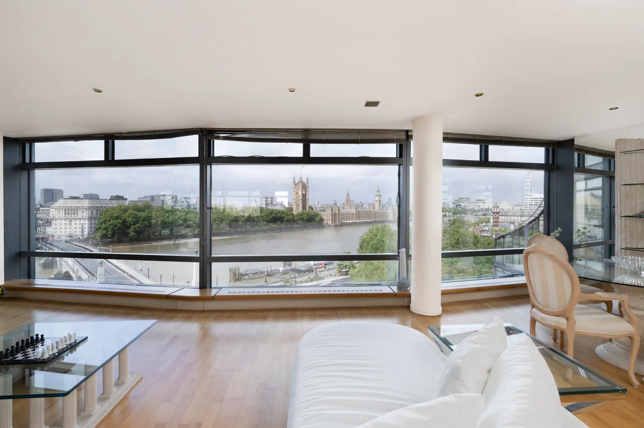 Lambeth, Parliament View Apartments, Albert Embankment, London, photo 3
