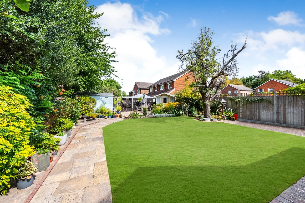 Shawfield Lane, Ash, Guildford, Surrey, GU12 6QZ, photo 18