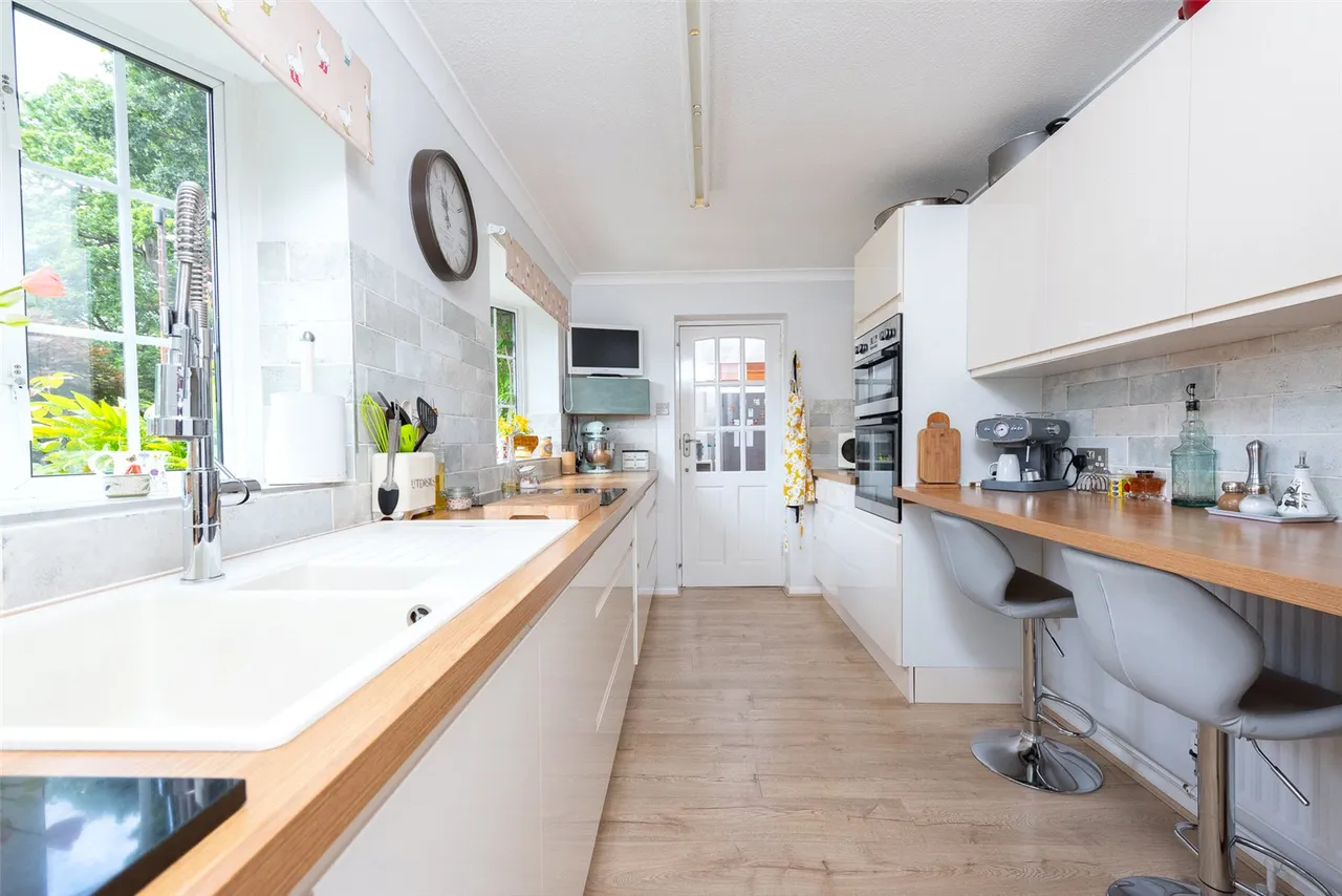 Shawfield Lane, Ash, Guildford, Surrey, GU12 6QZ, photo 5
