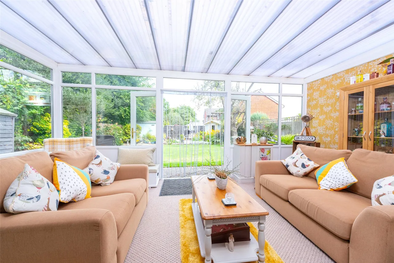 Shawfield Lane, Ash, Guildford, Surrey, GU12 6QZ, photo 3