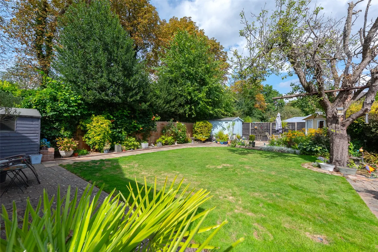 Shawfield Lane, Ash, Guildford, Surrey, GU12 6QZ, photo 14