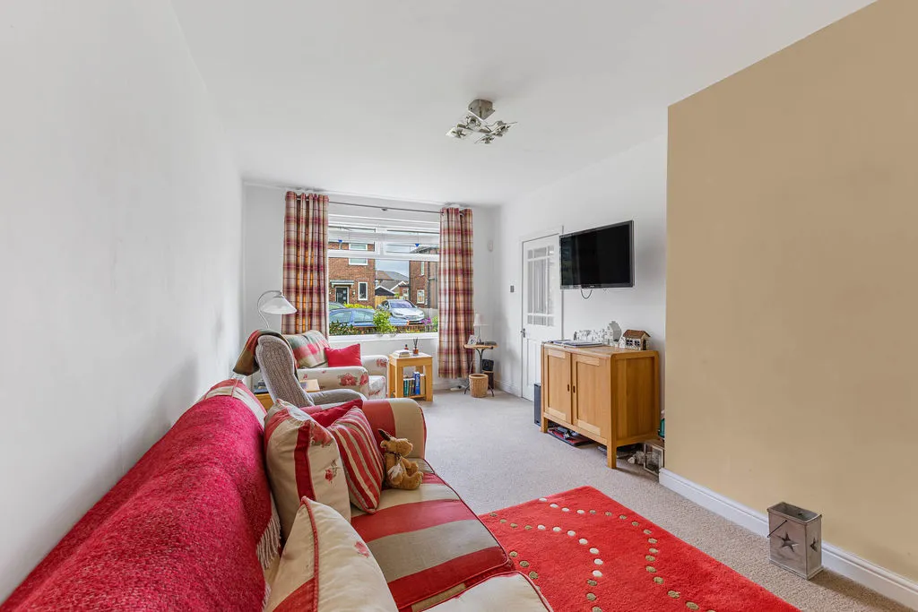 Rosefield Crescent, Rochdale OL16 5BD, photo 4