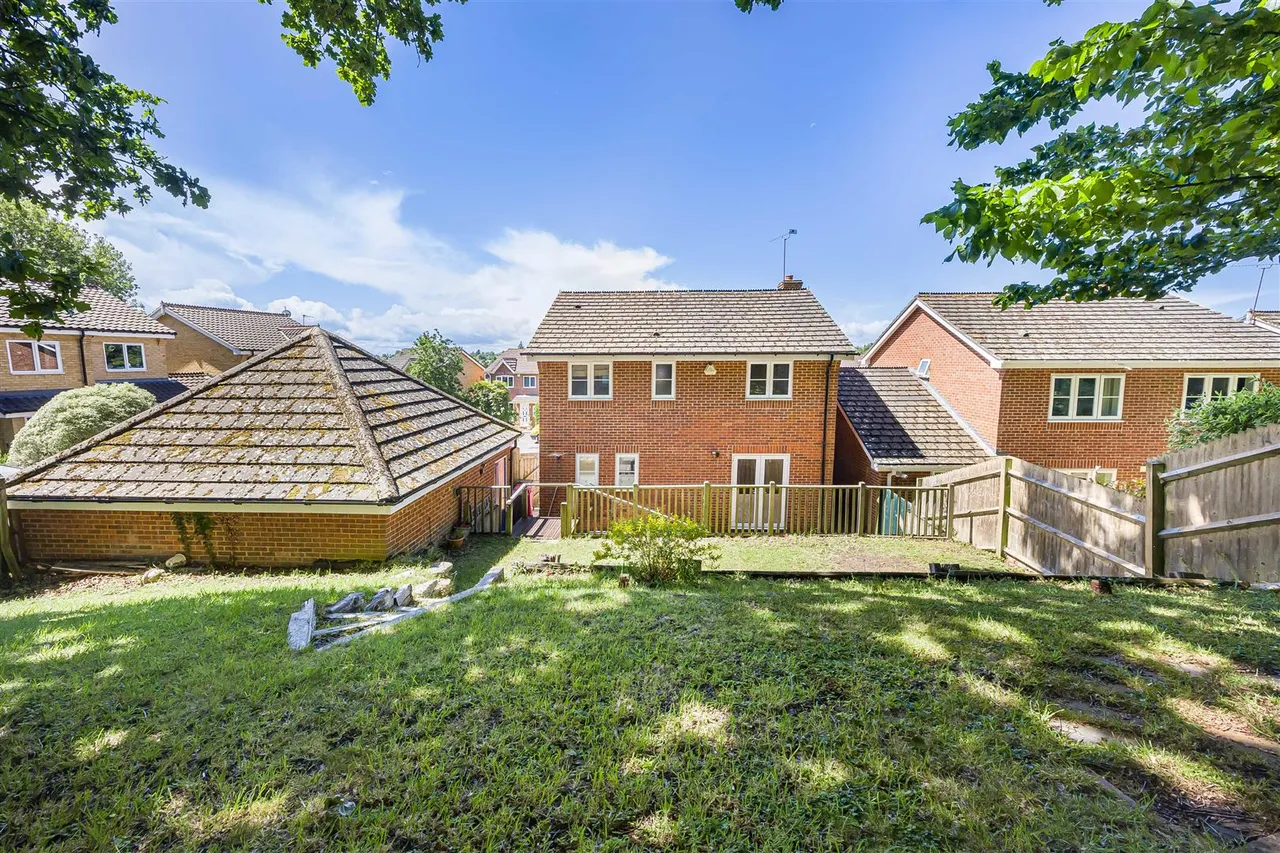 Morlais, Emmer Green, RG4, photo 20