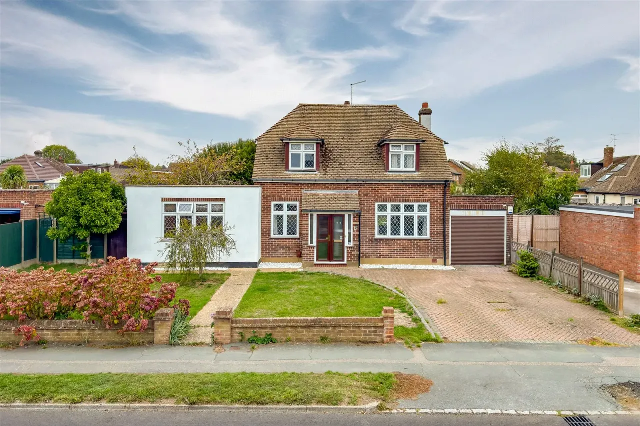 3 bed house for sale, Elm Avenue, Caddington, LU1