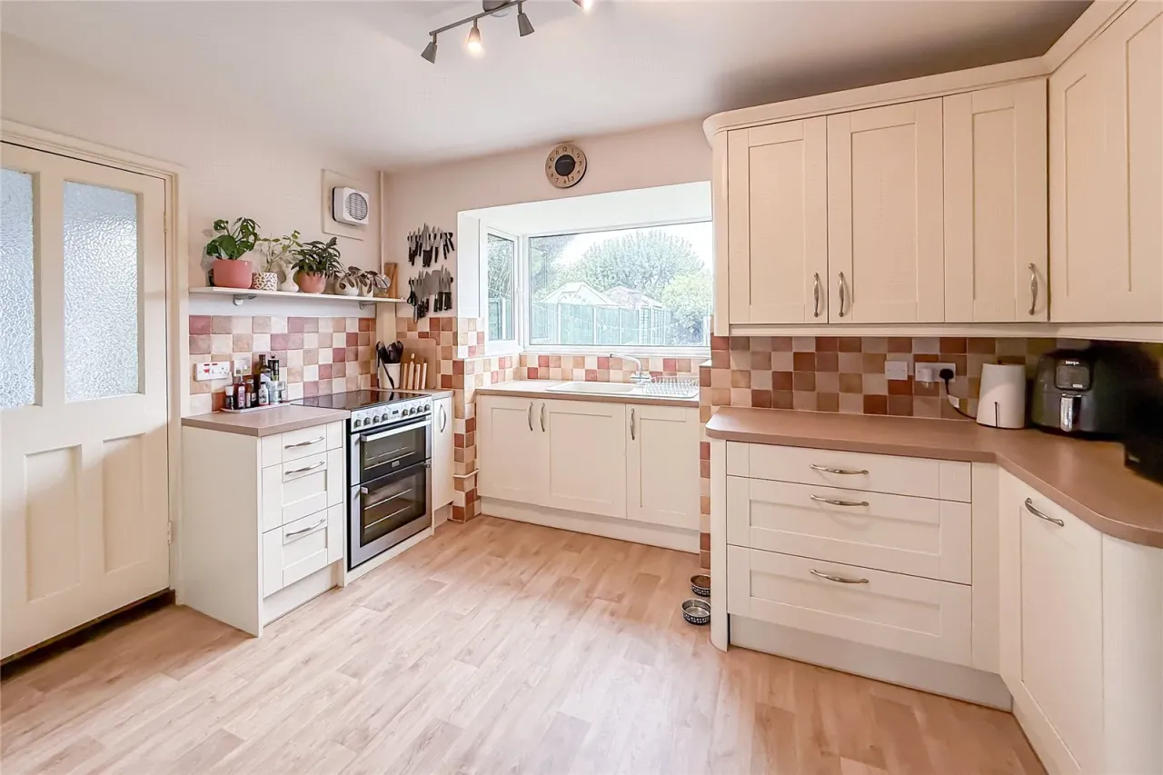 Elm Avenue, Caddington, LU1, photo 2