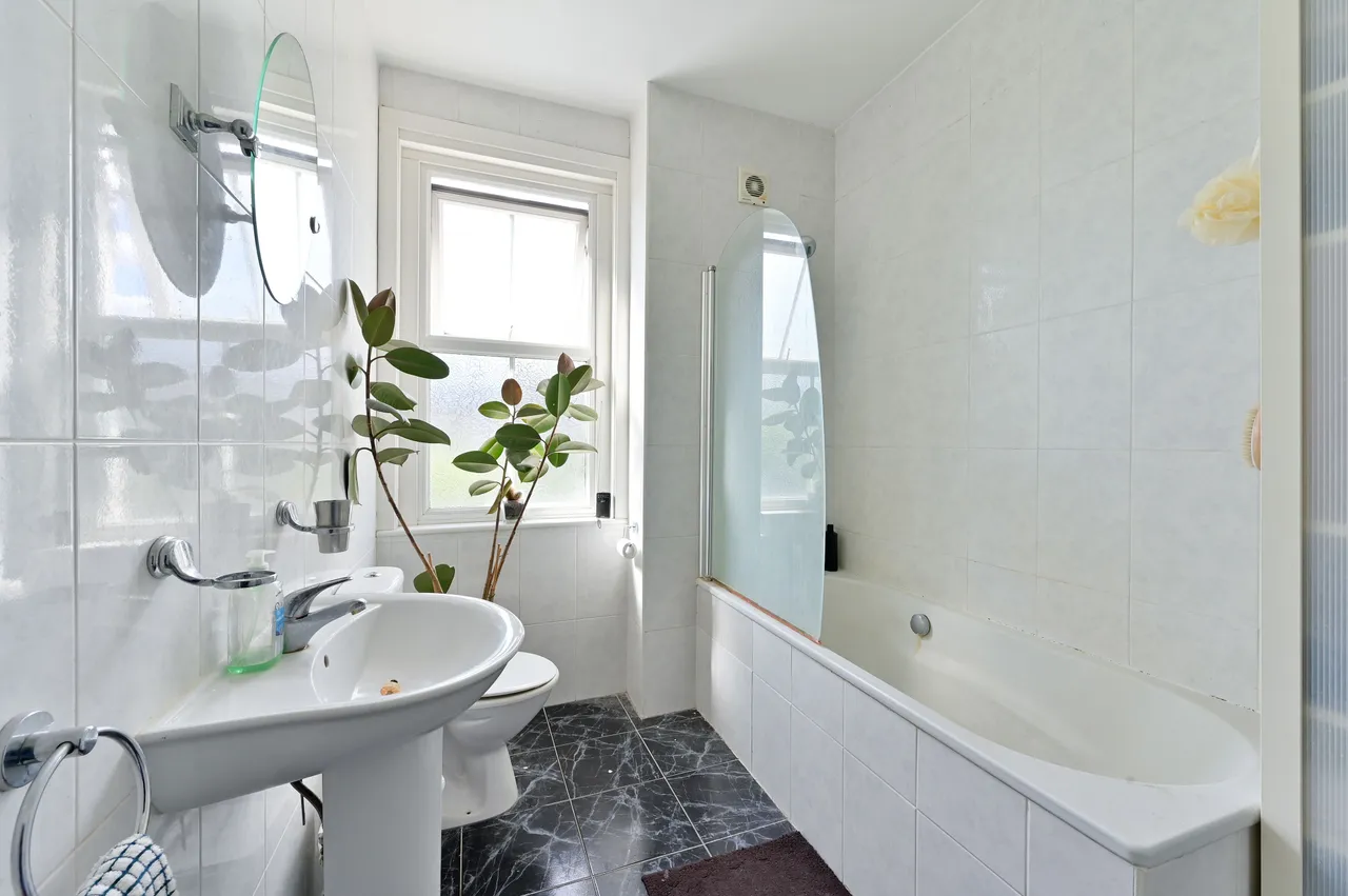 39 Trewince Road, London, photo 6