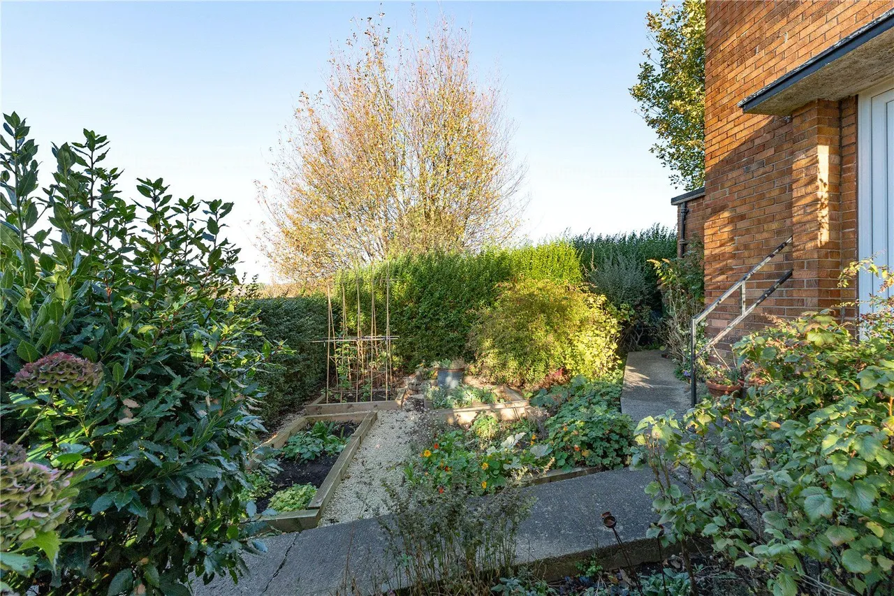 Lincombe Mount, Leeds, LS8, photo 14