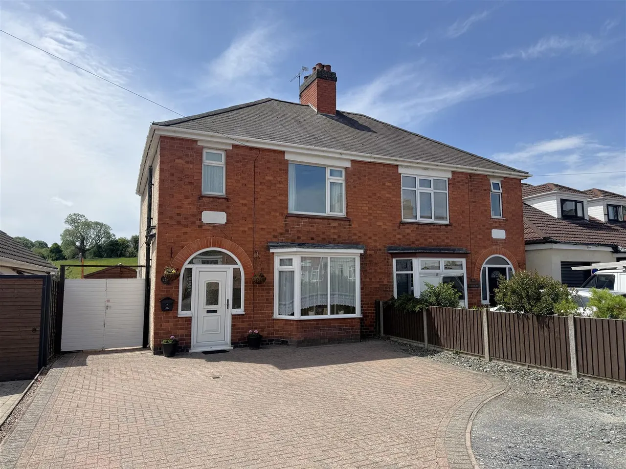 3 bed house for sale, Forest Road, Burton-On-Trent, DE13