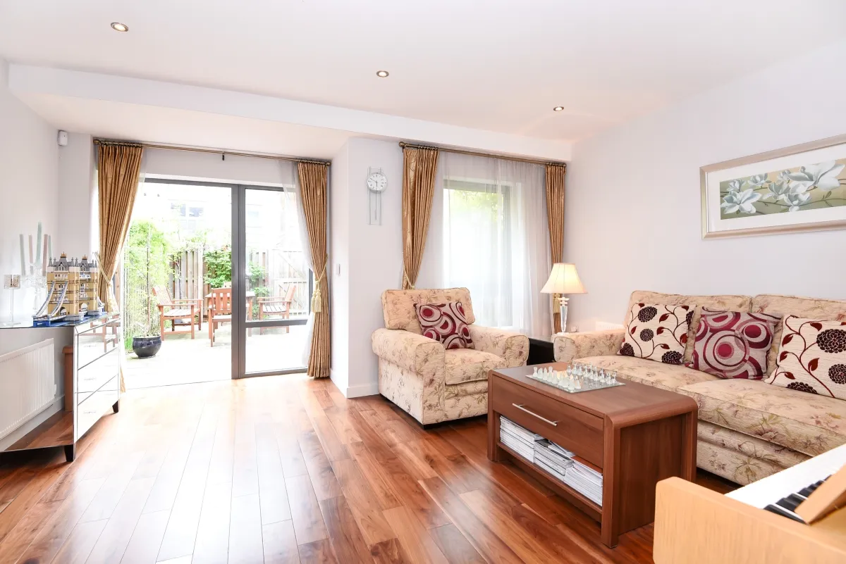 3 bed house to rent — Elbe Street, Fulham, London, SW6
