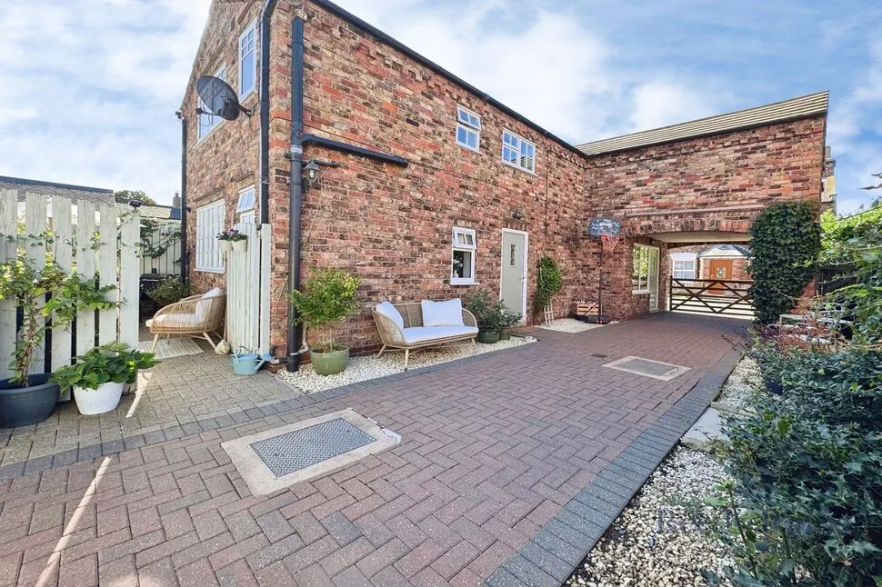 Main Street, Hemingbrough, YO8, photo 2