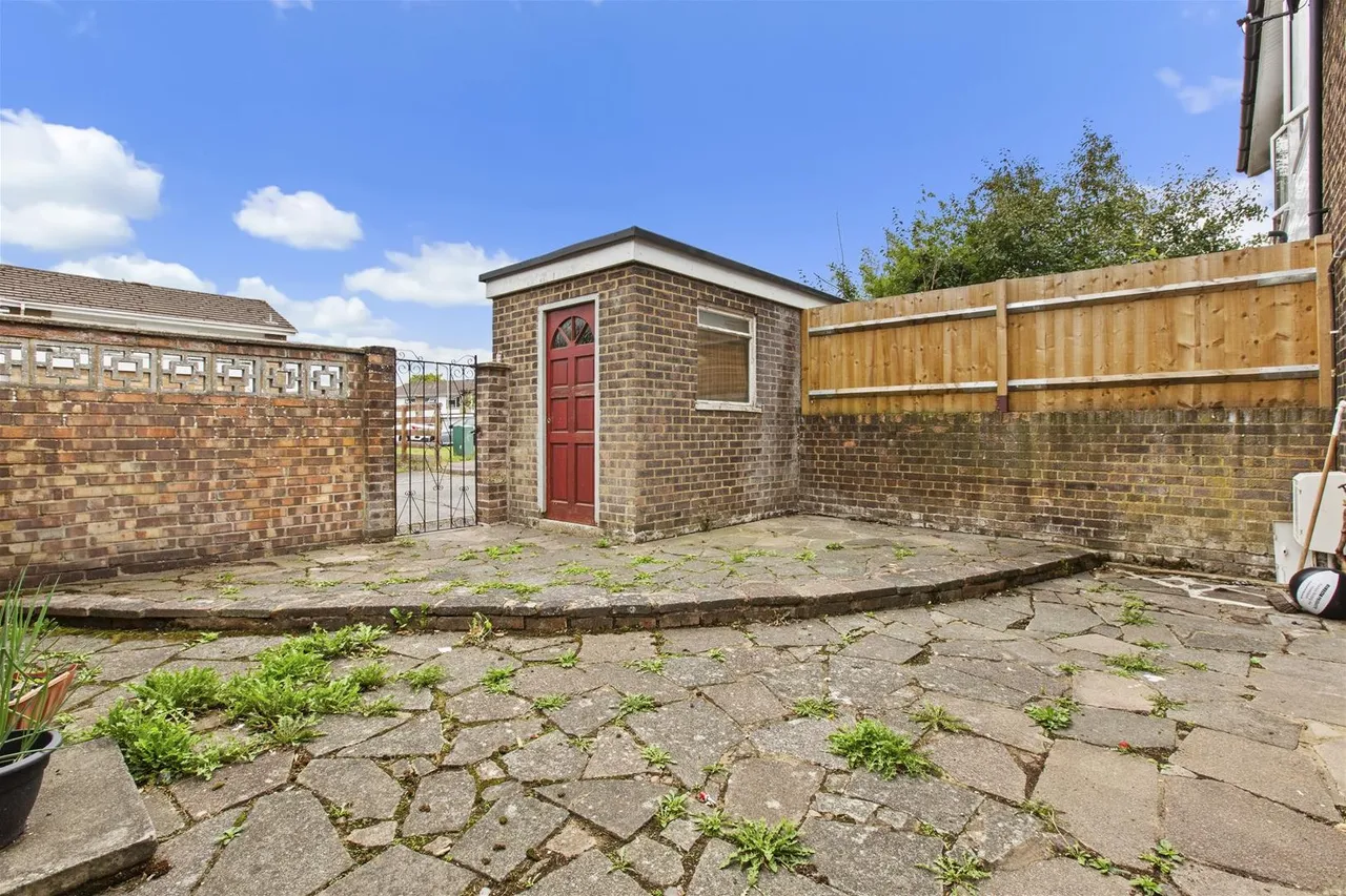 Hithercroft Road, High Wycombe, HP13, photo 11