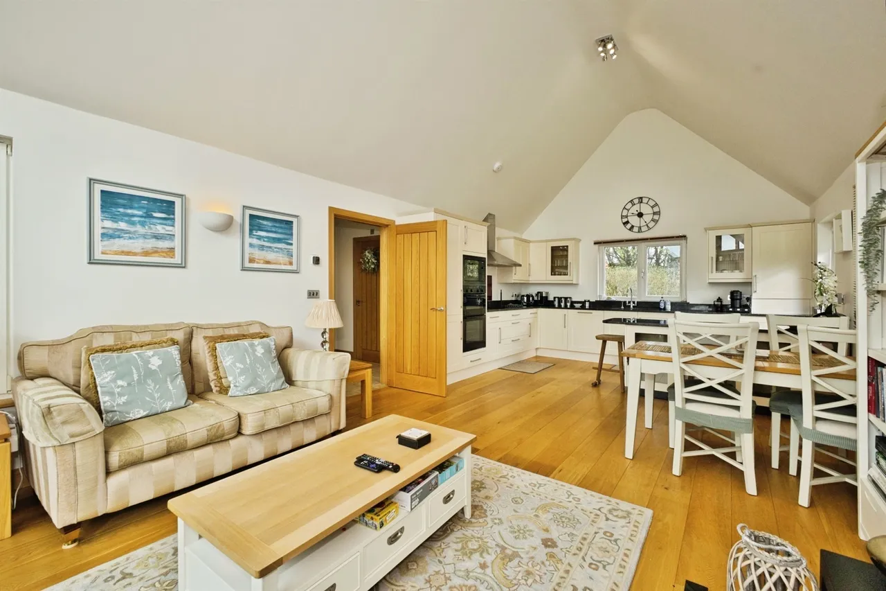 Swandown, Cricket St. Thomas, Chard, photo 11