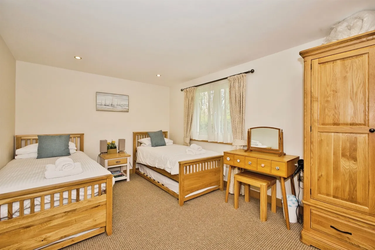 Swandown, Cricket St. Thomas, Chard, photo 8