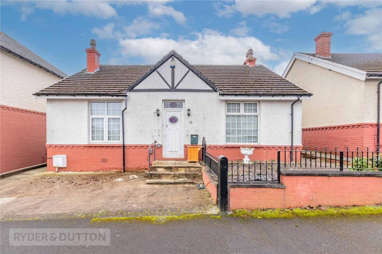 2 bed house to rent, Tom Lane, Crosland Moor, HD4
