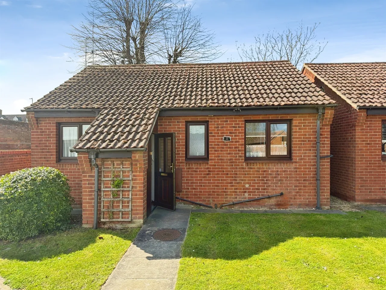 2 bed house for sale, Exeter Gardens, Bourne, PE10