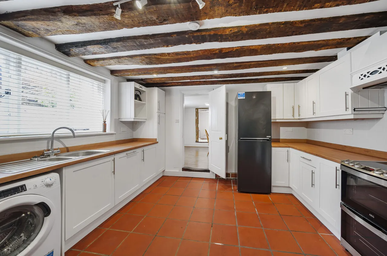 High Street, Alton, GU34, photo 8