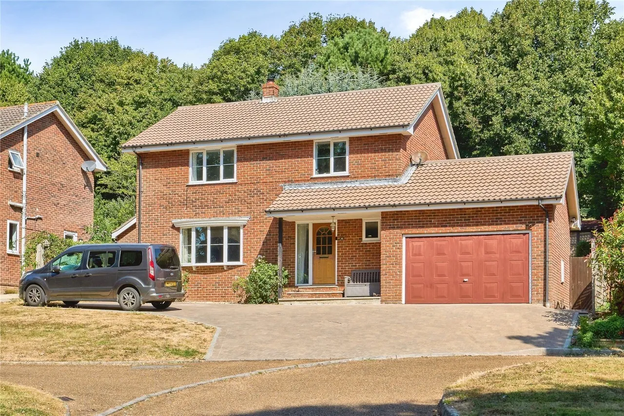 4 bed house for sale, Northcourt Close, Shorwell, PO30